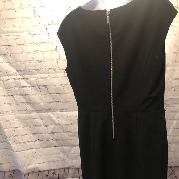 Black dress: short deep V neck - Picture 3 of 3